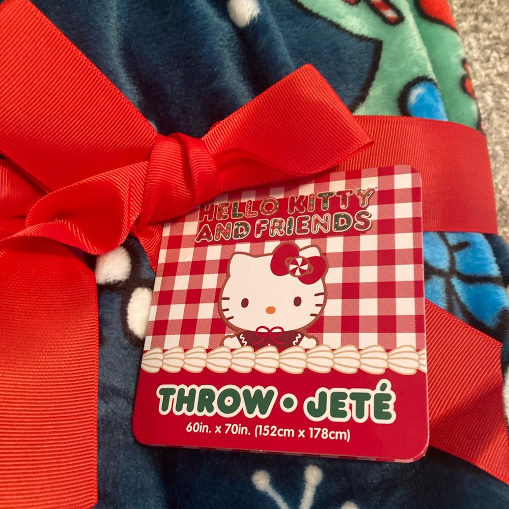 - Hello Kitty Christmas Blanket - Picture 4 of 4
